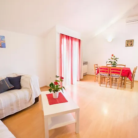 With A Parking Space Njivice, Krk - 5427 Apartment Njivice
