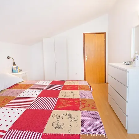 With A Parking Space Njivice, Krk - 5427 Apartment Njivice