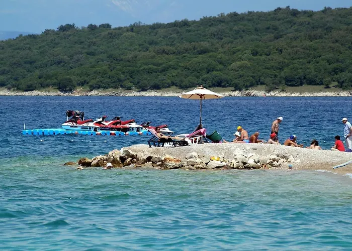 Apartments With Parking Space Njivice, Krk - 5427 Njivice