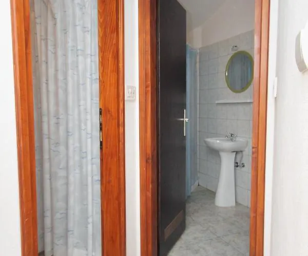 Apartment Apartments With Parking Space Njivice, Krk - 5427 *