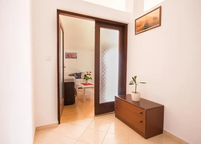 Apartments With Parking Space Njivice, Krk - 5427 Apartment Njivice