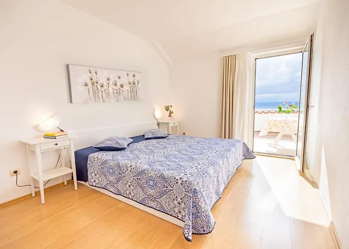 Apartman With Parking Space Njivice, Krk - 5427 Njivice