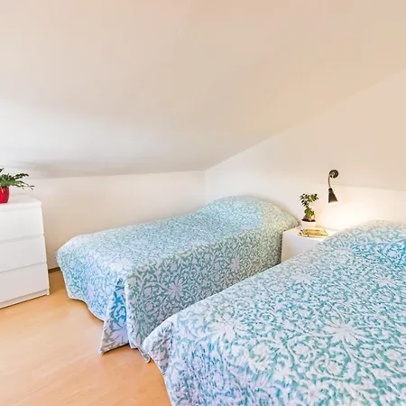 Apartments With Parking Space Njivice, Krk - 5427 Njivice