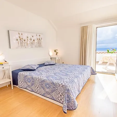 Apartment Apartments With Parking Space Njivice, Krk - 5427 Njivice