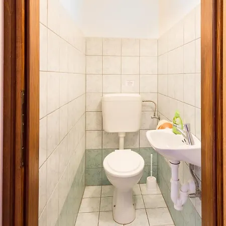 Apartments With Parking Space Njivice, Krk - 5427 Apartment *