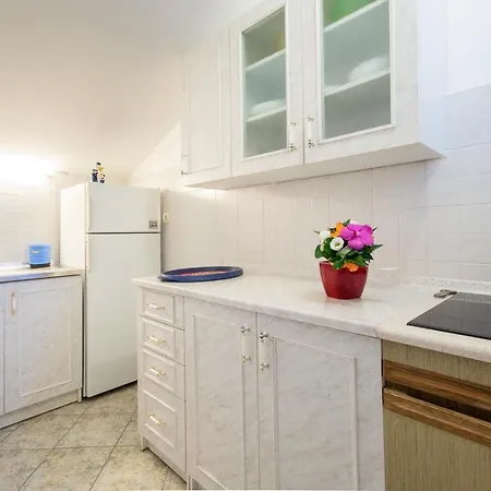 Apartments With Parking Space Njivice, Krk - 5427 Njivice