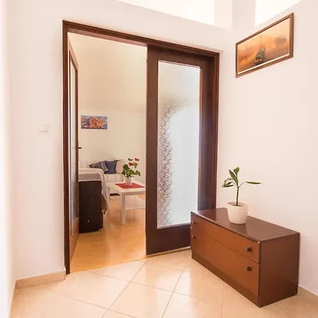 Apartments With Parking Space Njivice, Krk - 5427 Apartment Njivice
